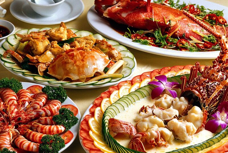 ăn hải sản ở l&agrave;ng ch&agrave;i mũi n&eacute;