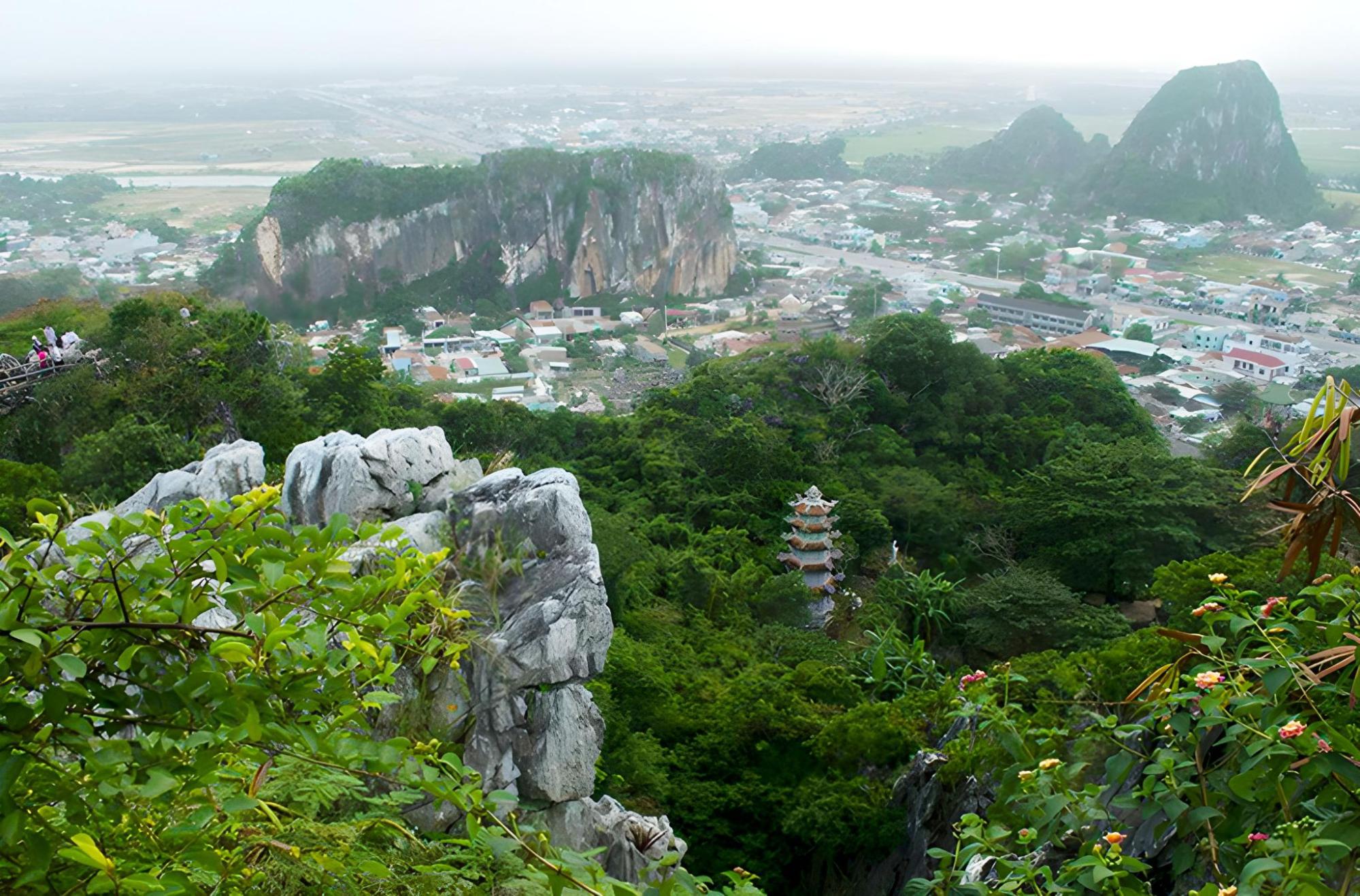 n&uacute;i thủy sơn ở ngũ h&agrave;nh sơn