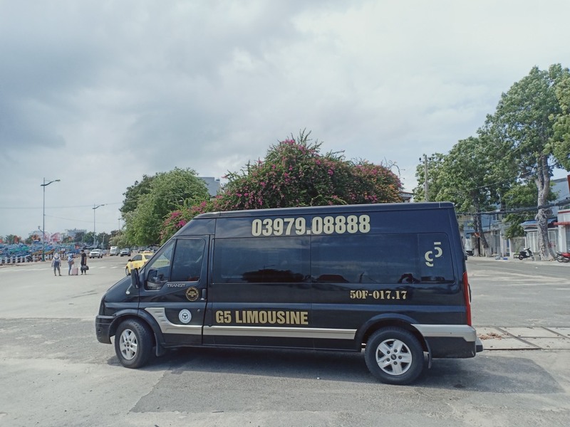 xe Limousine S&agrave;i G&ograve;n Mũi N&eacute;