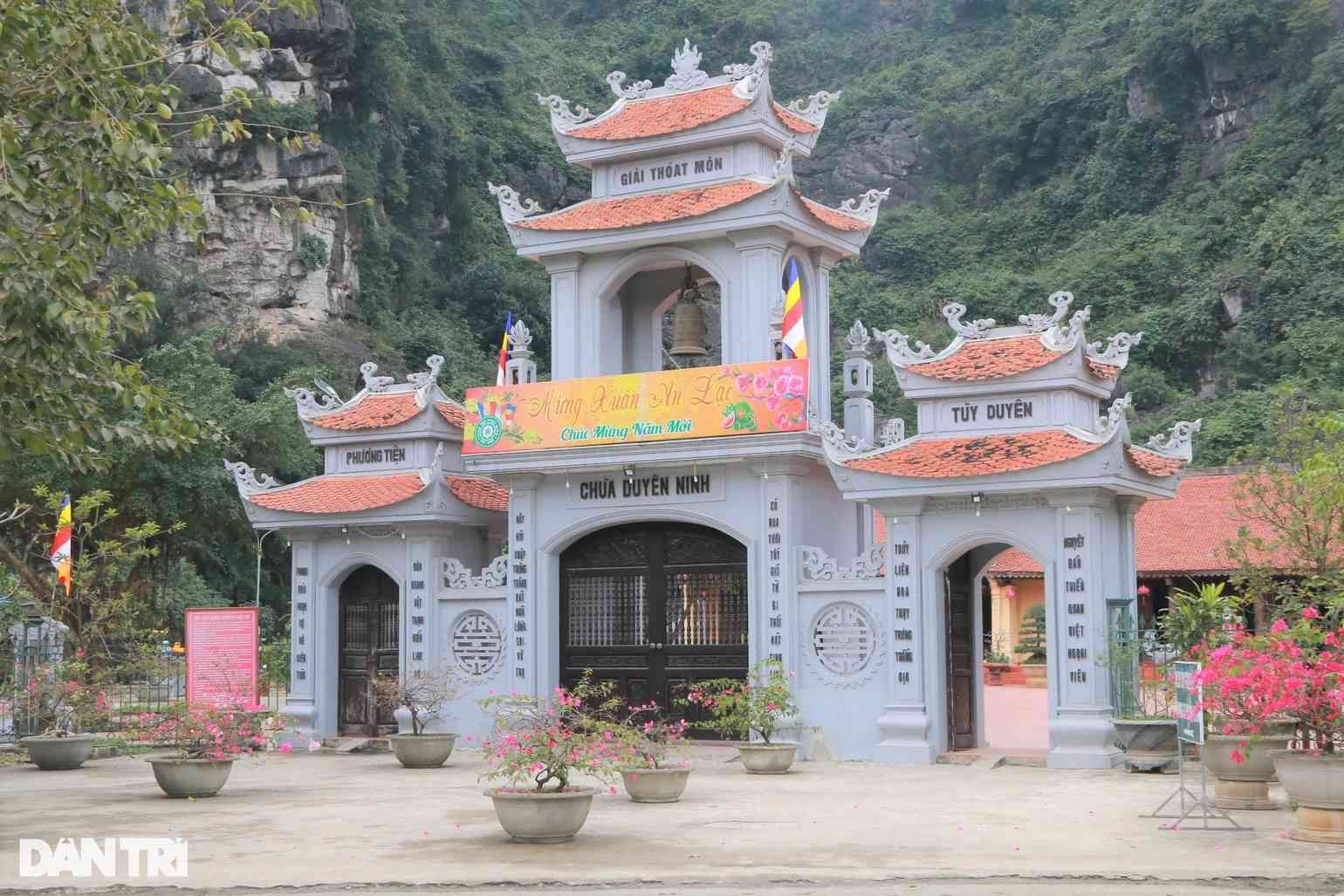 Trẩy hội du xu&acirc;n Ninh B&igrave;nh