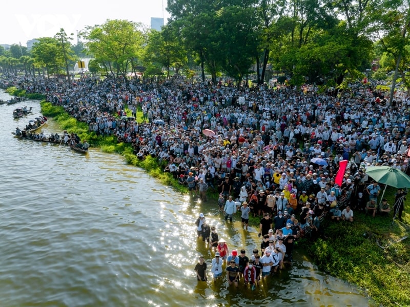 hoạt động của lễ hội đua thuyền