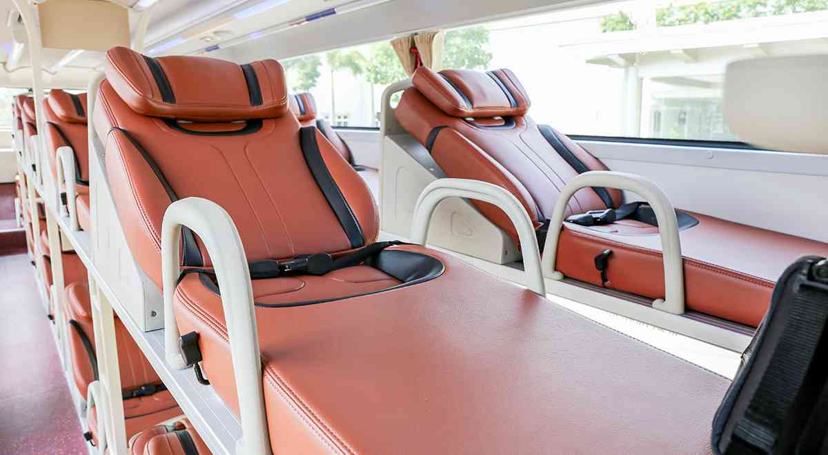 xe limousine tuyến H&agrave; Nội Đ&agrave; Nẵng
