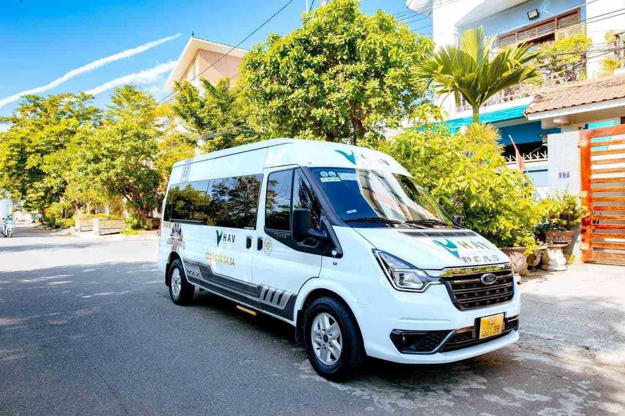 Xe Limousine Huế Đ&agrave; Nẵng