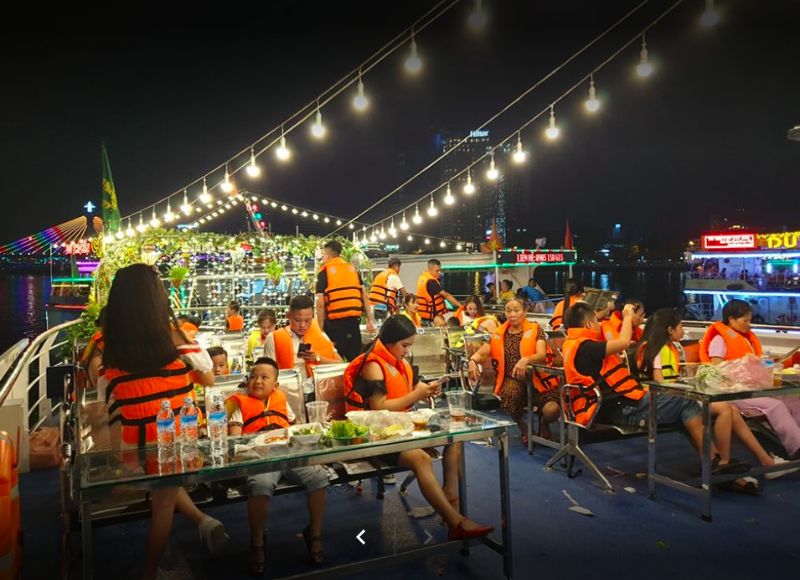 Du thuyền s&ocirc;ng H&agrave;n mấy giờ