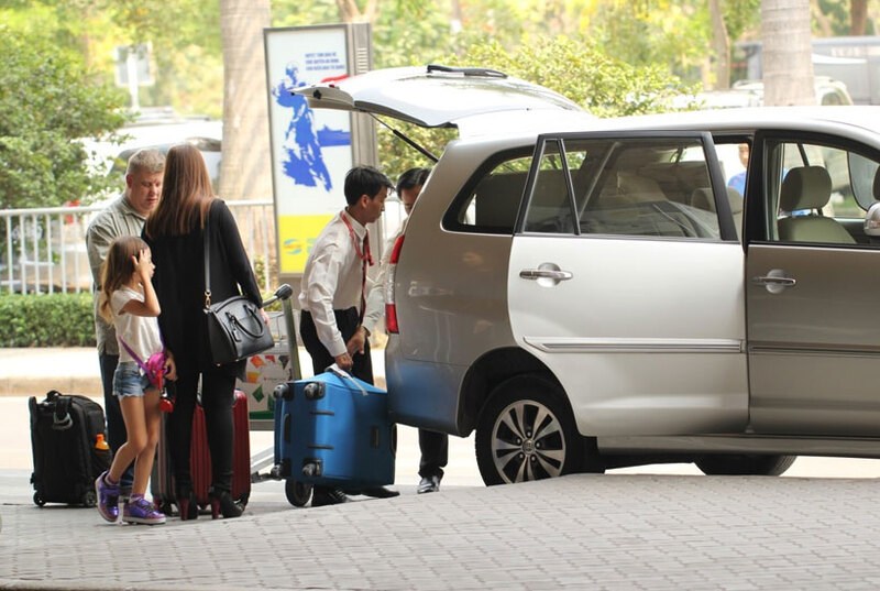 t&igrave;m lại h&agrave;nh l&yacute; để qu&ecirc;n tr&ecirc;n taxi