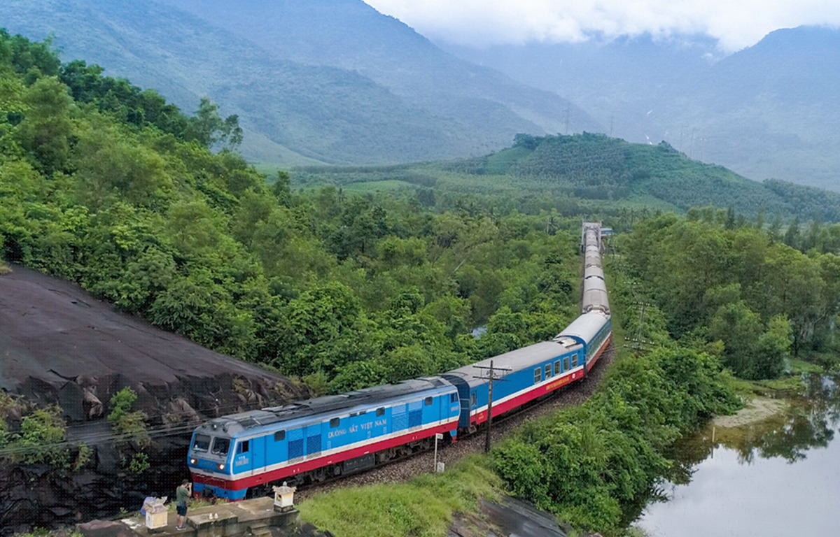 v&eacute; t&agrave;u Vinh Huế