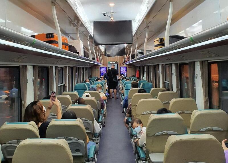 Đặt v&eacute; t&agrave;u du lịch Nha Trang S&agrave;i G&ograve;n