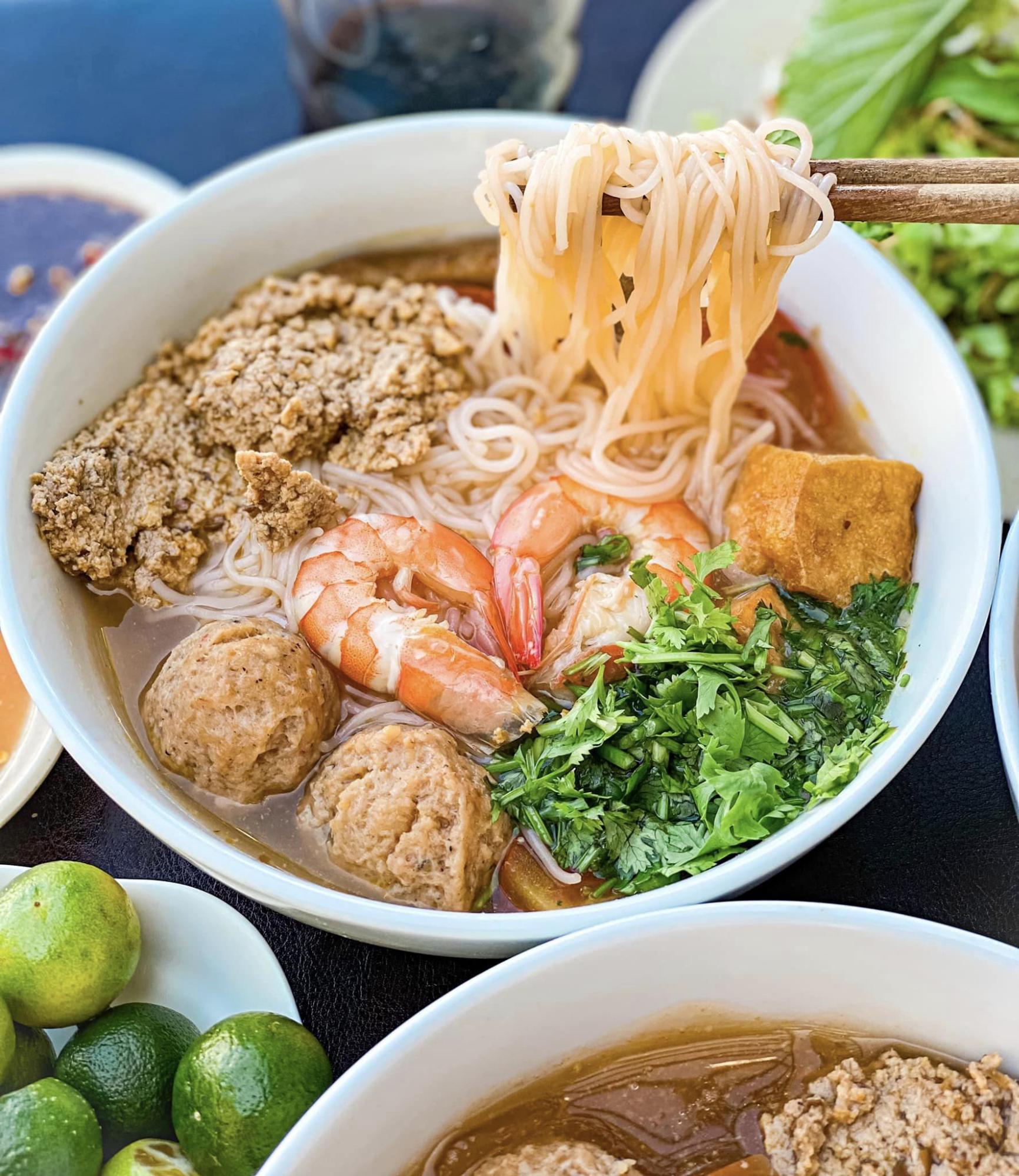 ăn s&aacute;ng tại Nha Trang 