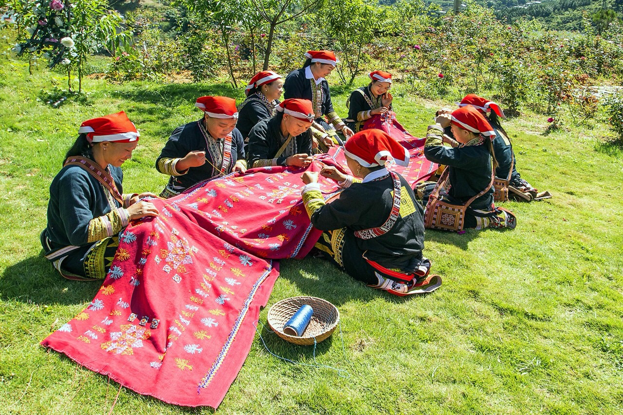 bản Tả Ph&igrave;n Sapa