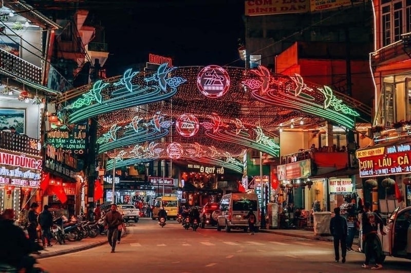 Chợ đ&ecirc;m Sapa