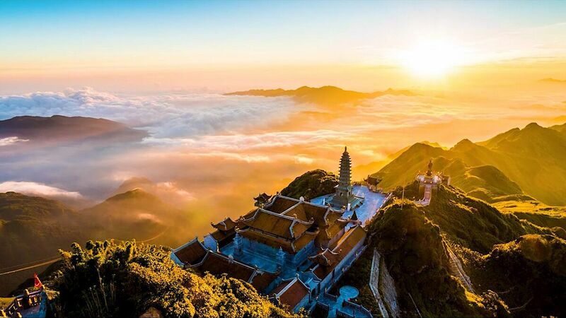 Du lịch Sapa ngắm ho&agrave;ng h&ocirc;n ở đỉnh Fansipan