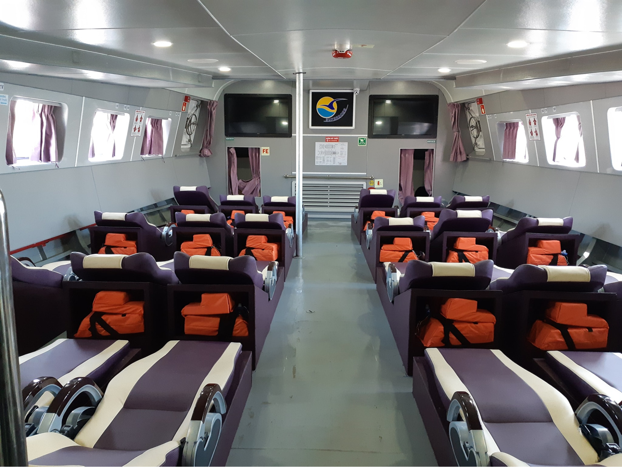 khoảng c&aacute;ch từ Phan Thiết đến đảo Ph&uacute; Qu&yacute;