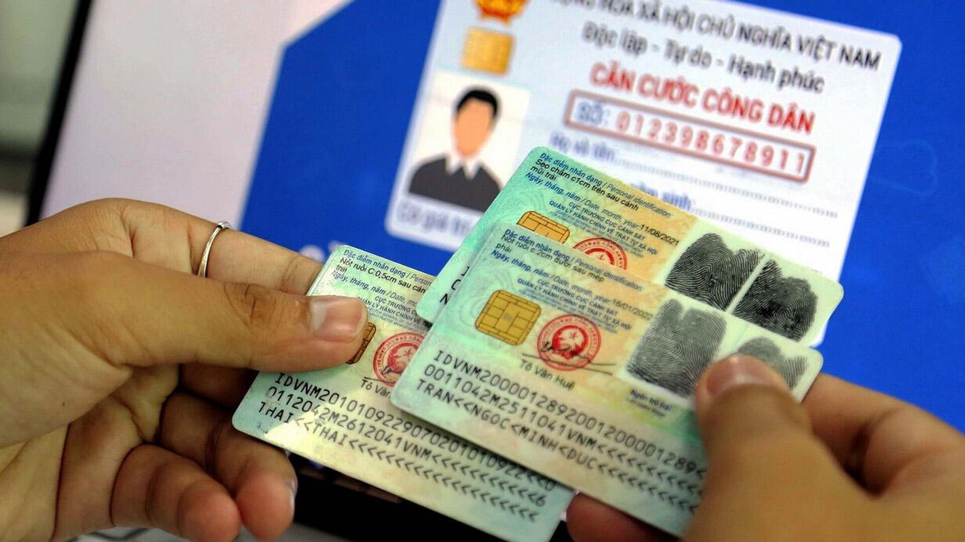 giấy tờ t&ugrave;y th&acirc;n khi đi t&agrave;u cao tốc