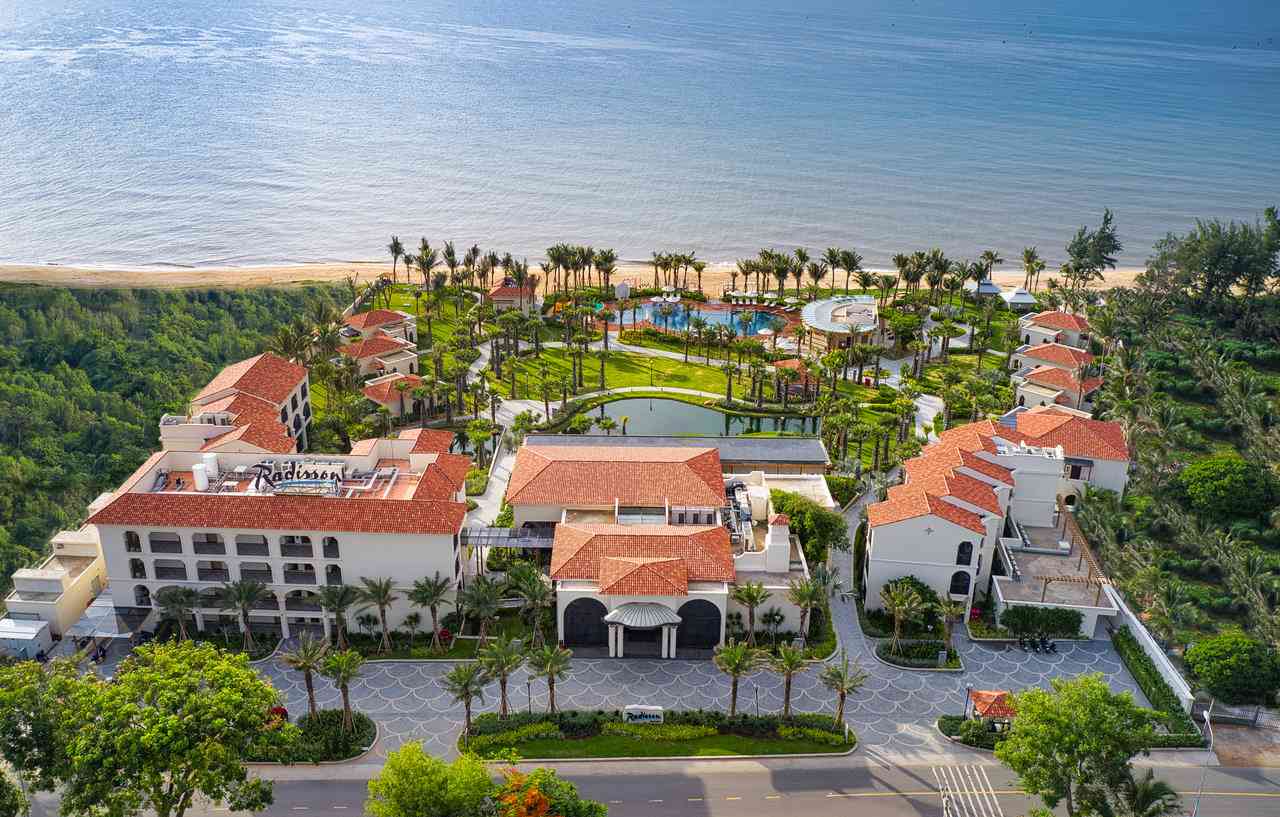 kh&aacute;ch sạn phan thiết gần biển