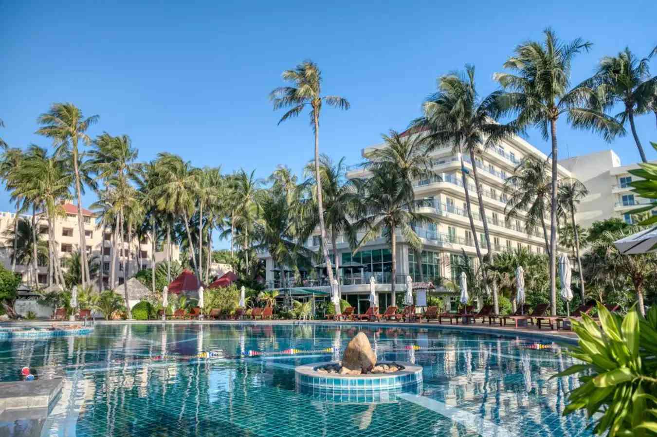 kh&aacute;ch sạn phan thiết gần biển