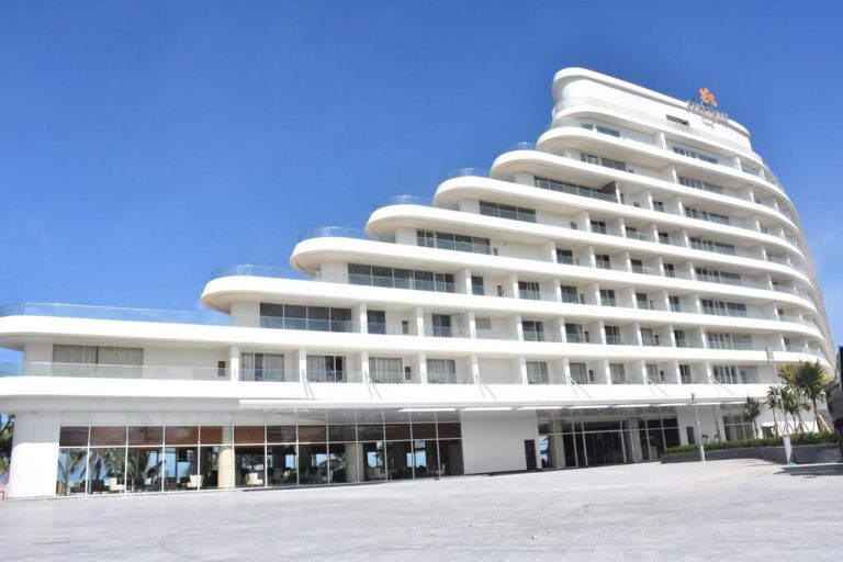 kh&aacute;ch sạn ph&uacute; quốc gần chợ đ&ecirc;m