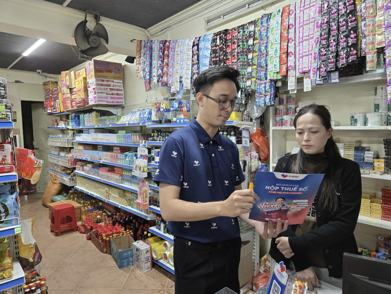 Hộ kinh doanh nhóm 1 không bắt buộc sử dụng hóa đơn điện tử và chỉ cần ghi chép doanh thu bằng sổ theo dõi theo quy định