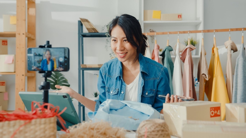 Kinh doanh quần áo hoặc phụ kiện thời trang online mở ra cơ hội lớn nếu bạn xác định đúng phong cách và tệp khách hàng (Nguồn: Internet)