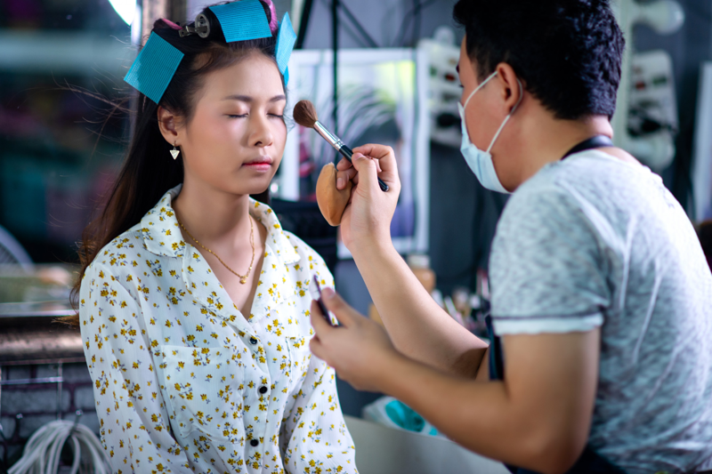 Dịch vụ trang điểm tại nhà mang đến sự tiện lợi cho khách hàng, phù hợp với thị hiếu thời đại mới (Nguồn: Internet)