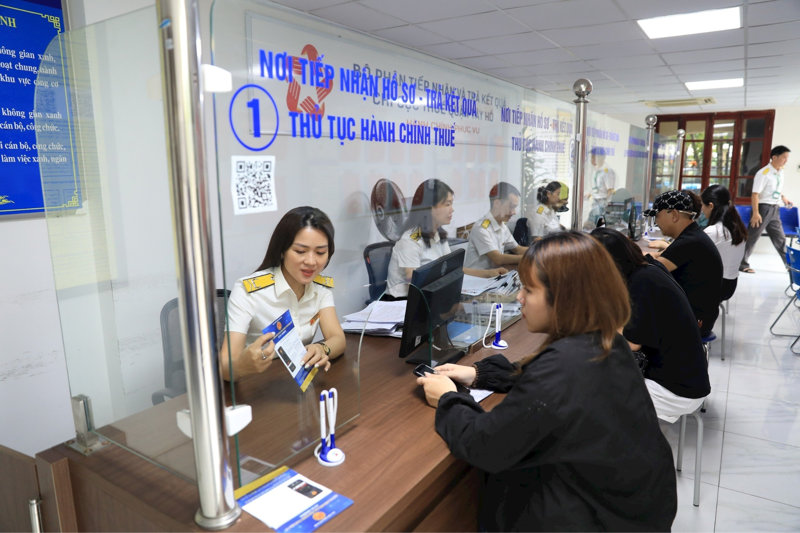 Nộp hồ sơ trực tiếp cho ph&eacute;p hộ kinh doanh nộp bản giấy tại cơ quan thuế hoặc qua bưu điện (Nguồn: Internet)