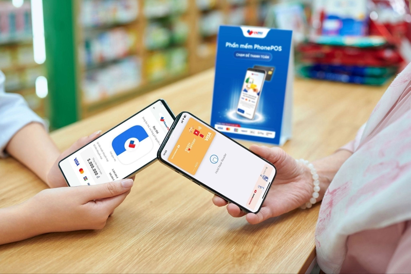 Hộ kinh doanh có thể lựa chọn PhonePOS hoặc thiết bị đọc thẻ phù hợp với nhu cầu vận hành thực tế