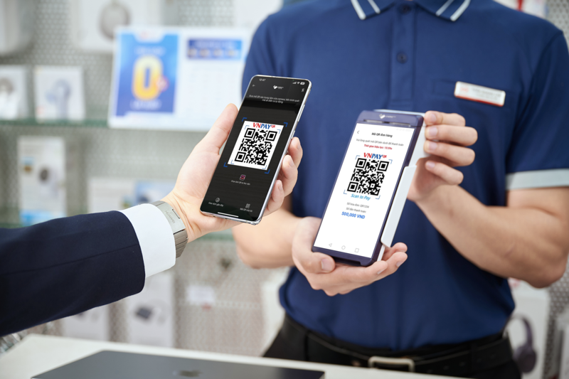 Khi gặp sự cố thanh toán thẻ qua máy POS, người dùng có thể đổi phương thức thanh toán khác và liên hệ với ngân hàng để được hỗ trợ