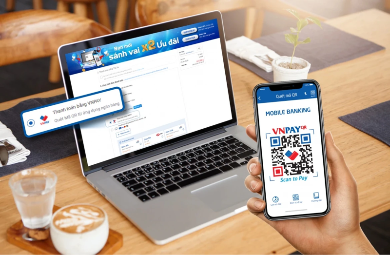 Người mua tiến hành thanh toán và quét mã trên website/ứng dụng có tích hợp cổng thanh toán điện tử của người bán để hoàn tất thanh toán (Nguồn: Internet)